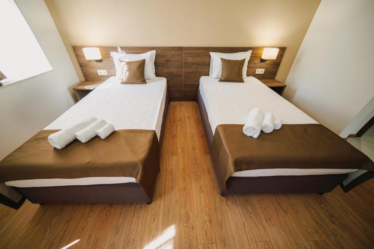 Хотел Театъръ Hotel Плевен Екстериор снимка