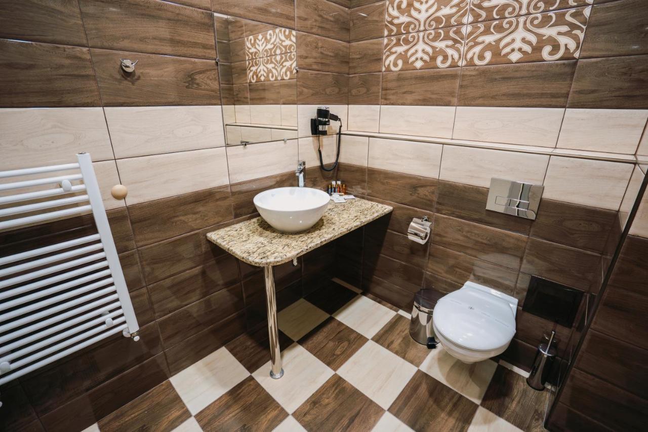 Хотел Театъръ Hotel Плевен Екстериор снимка