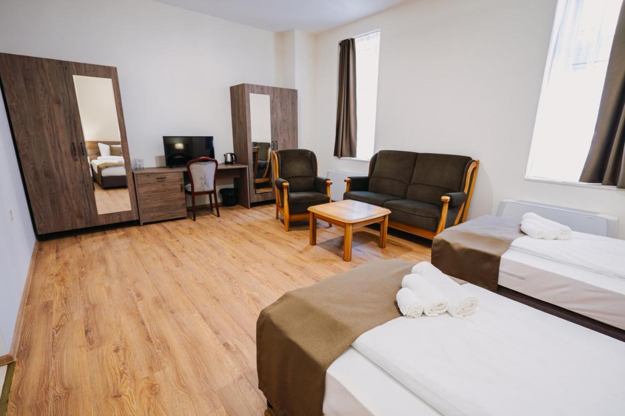 Хотел Театъръ Hotel Плевен Екстериор снимка