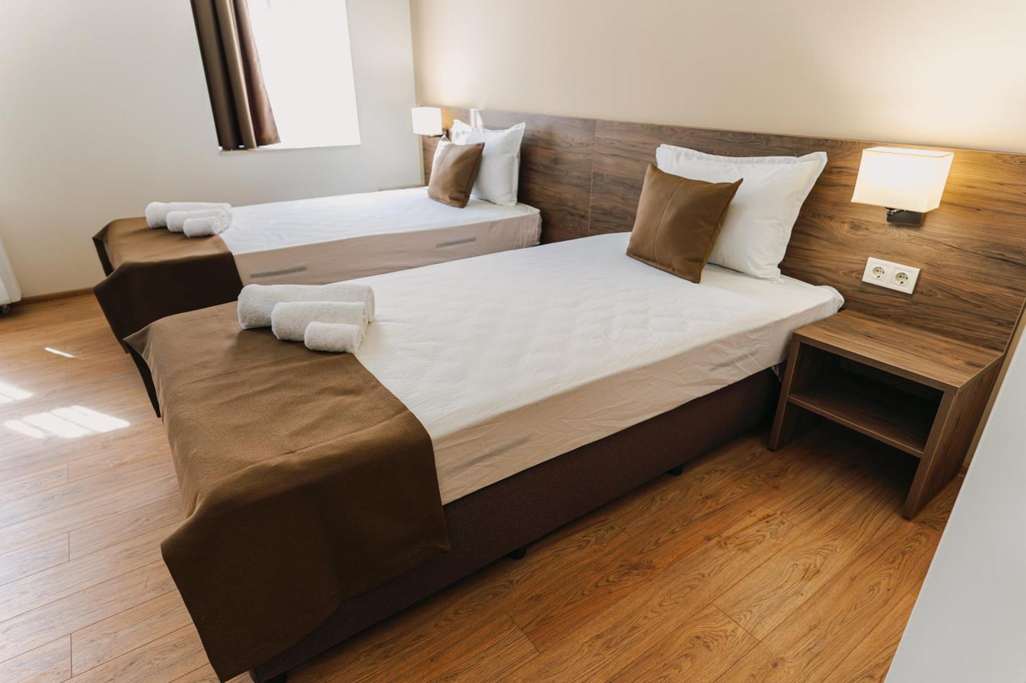 Хотел Театъръ Hotel Плевен Екстериор снимка