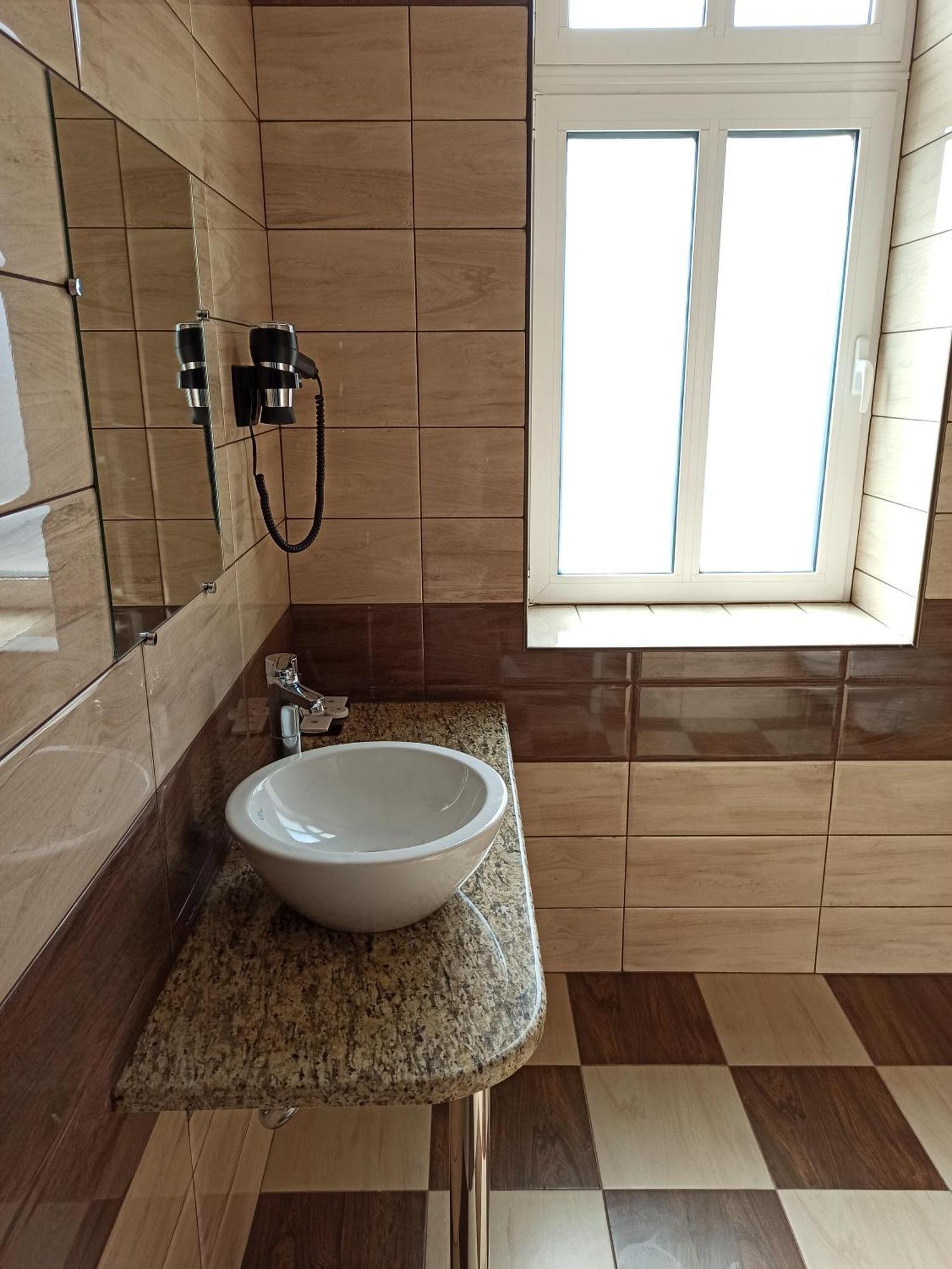Хотел Театъръ Hotel Плевен Екстериор снимка