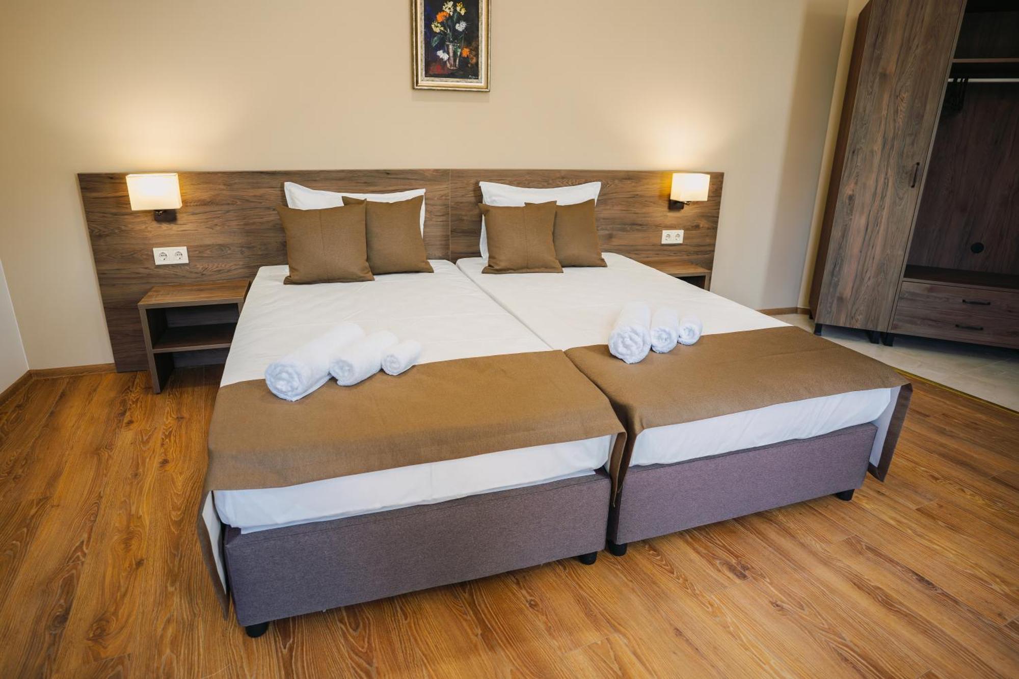 Хотел Театъръ Hotel Плевен Екстериор снимка