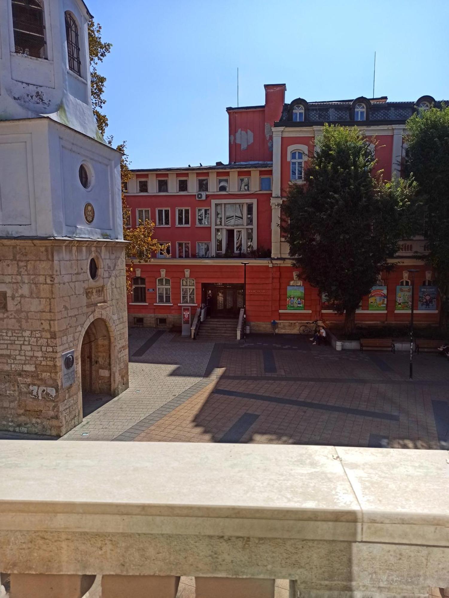 Хотел Театъръ Hotel Плевен Екстериор снимка